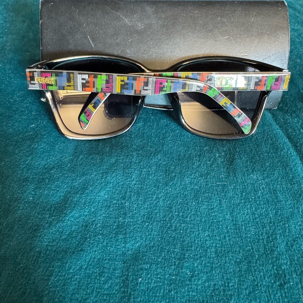 FENDI - Picture 5 of 6